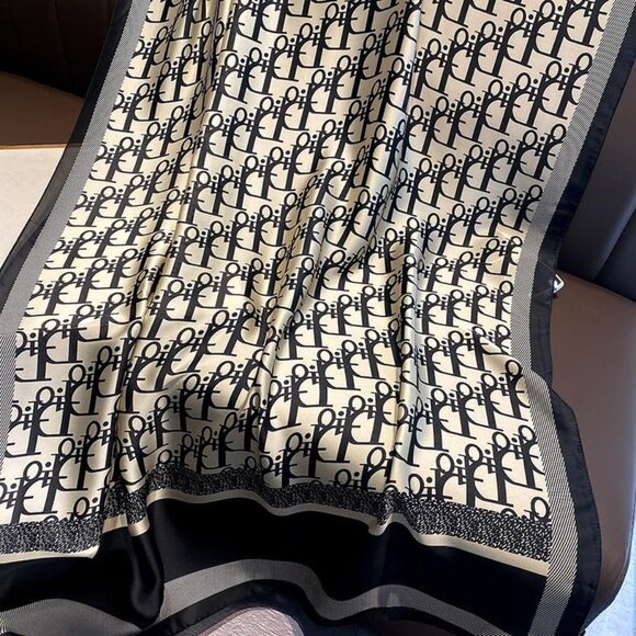 Fashionable 100% Silk Summer Scarf - 70x33 for Year-Round Style - Picture 3 of 6